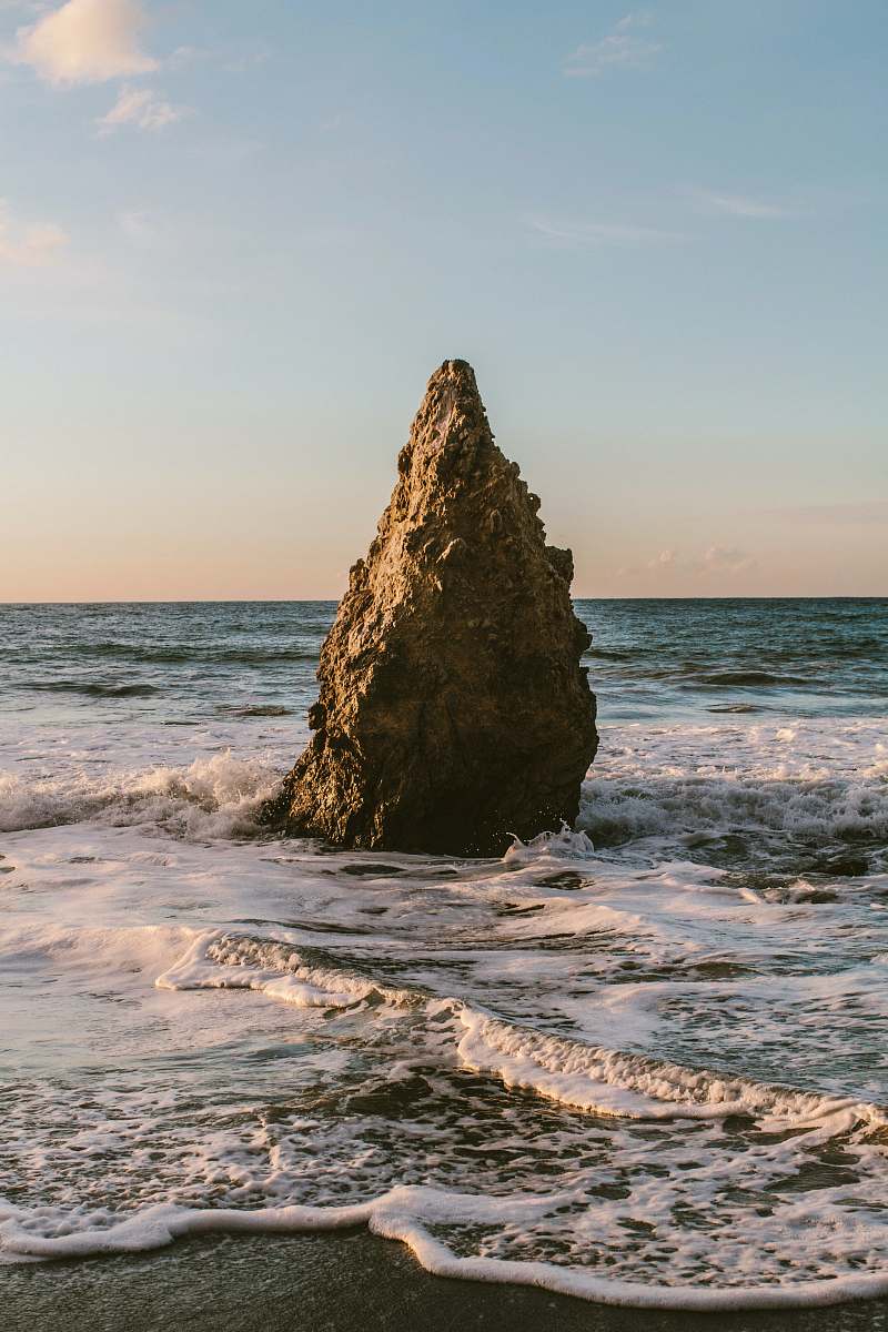 iphone backgrounds rock on seashore coast